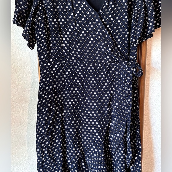 Sanctuary Navy Floral Wrap Mini Dress Size 8 | Classic Brunch Everyday Dress - Picture 3 of 7